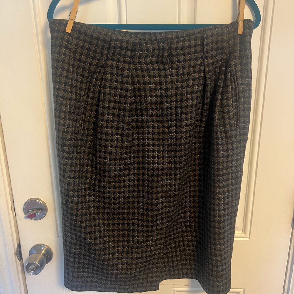 Christian Dior! Elegant Houndstooth Skirt